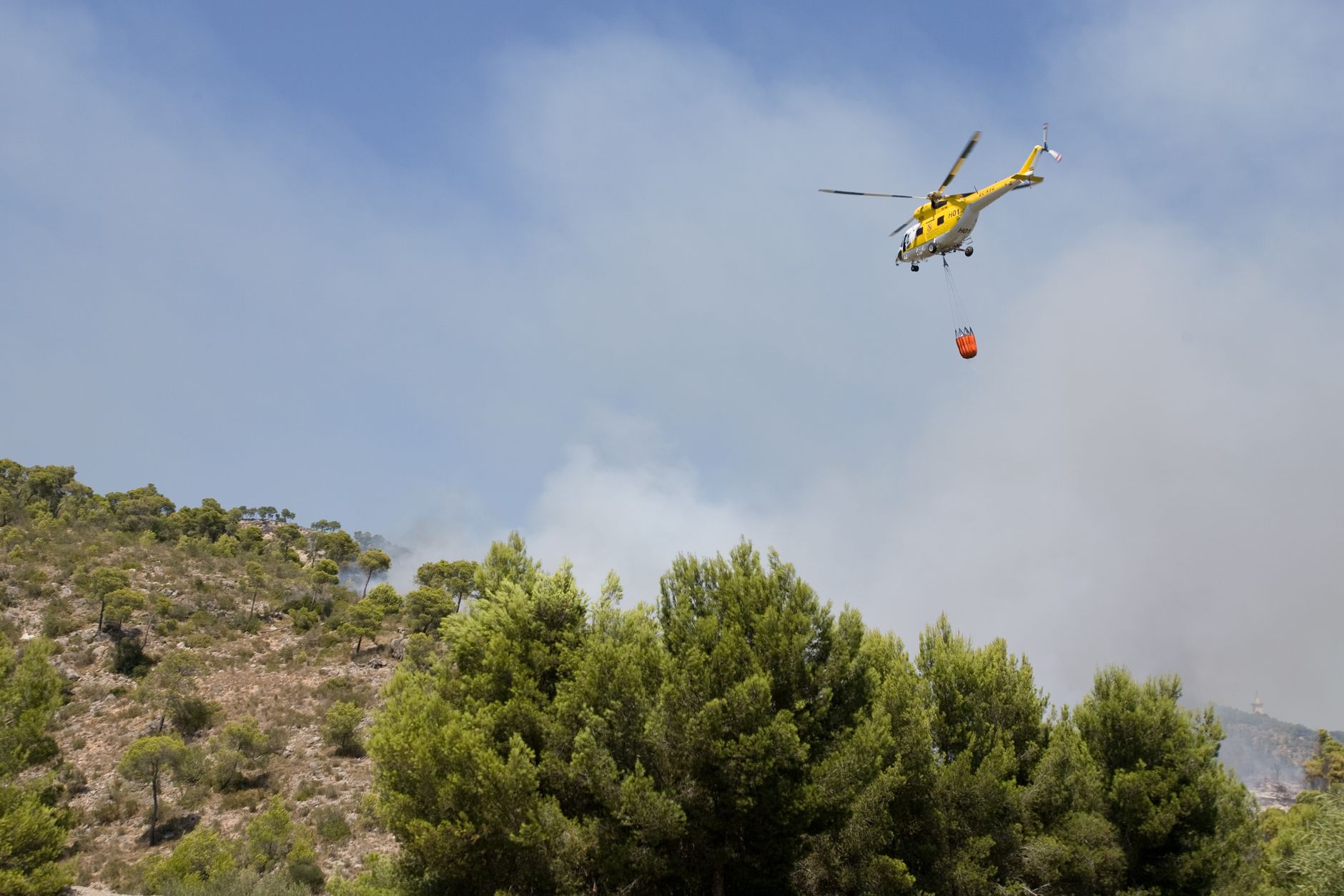 El incendio de Burgohondo, en Ávila, en situación favorable tras una noche sin sobresaltos El incendio de Burgohondo, en Ávila, en situación favorable tras una noche sin sobresaltos