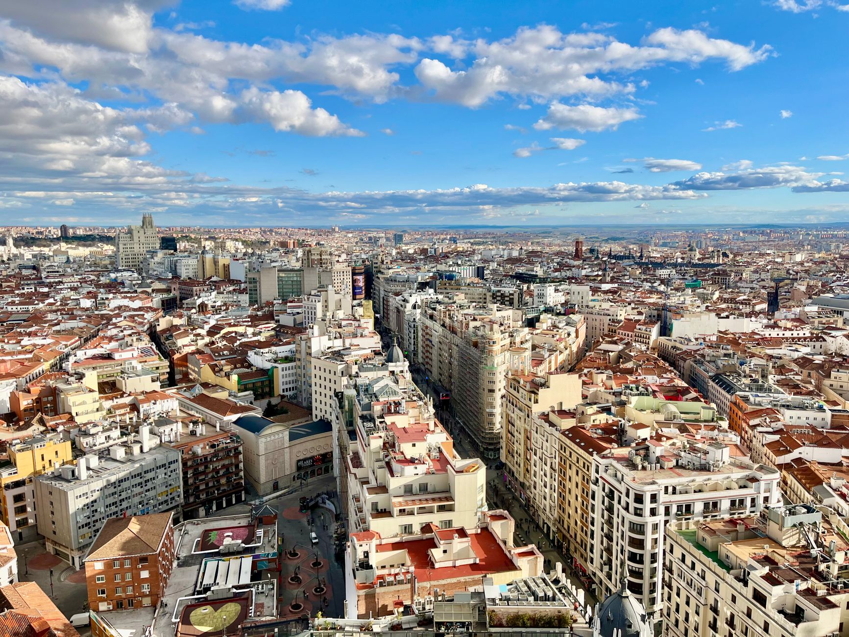 El PP gana en las grandes ciudades y Vox duplica su voto urbano en el 28M