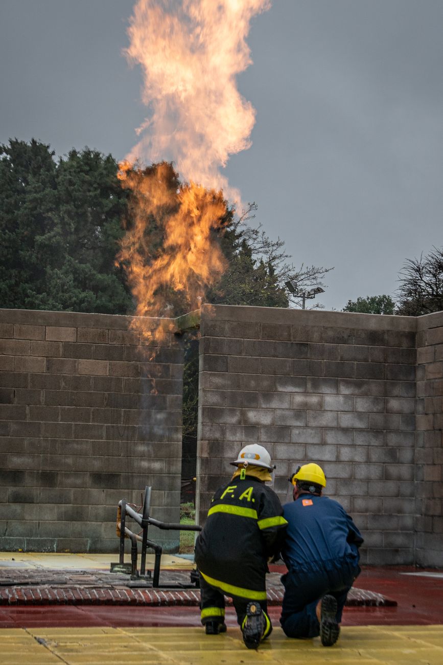 Andalucía despliega tres grupos de bomberos en incendio forestal en Espiel