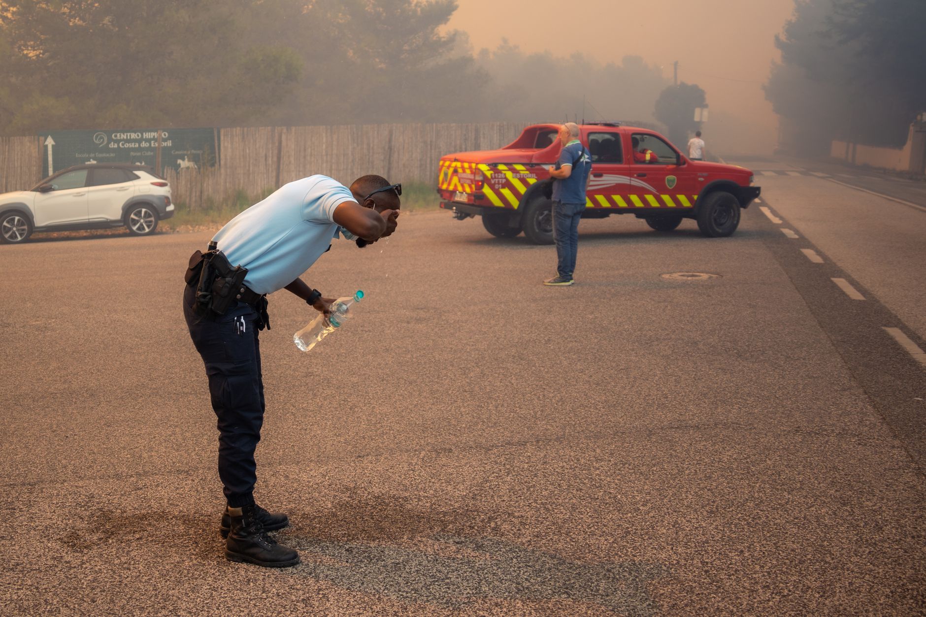 Bomberos de Castellón evitan que incendio en Peñíscola arrase 34 vehículos y viviendas