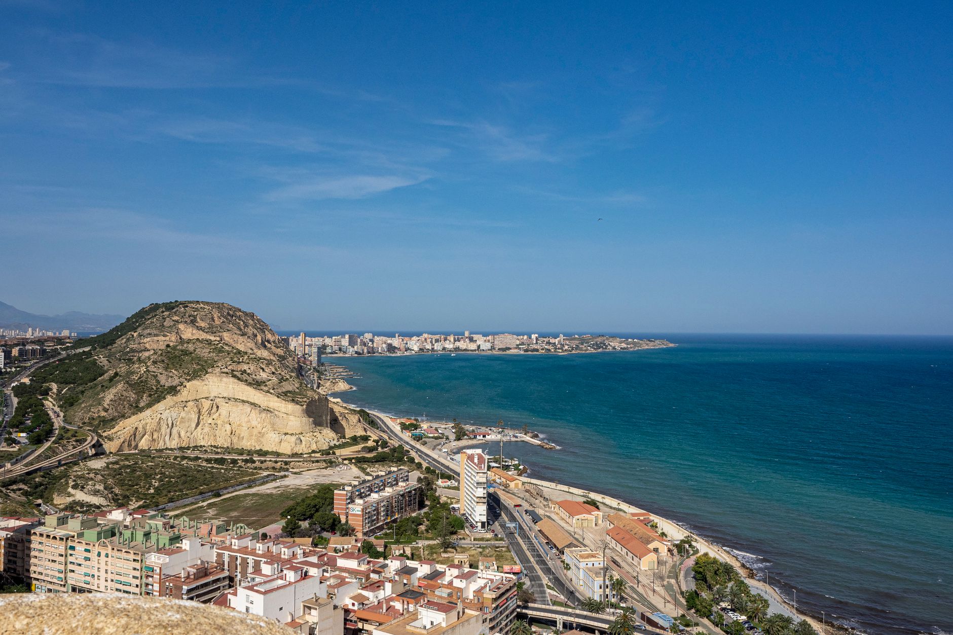 Diputación de Alicante inyecta 10,2 millones a 30 pueblos de L’Alcoià y El Comtat para gasto corriente y comercio local