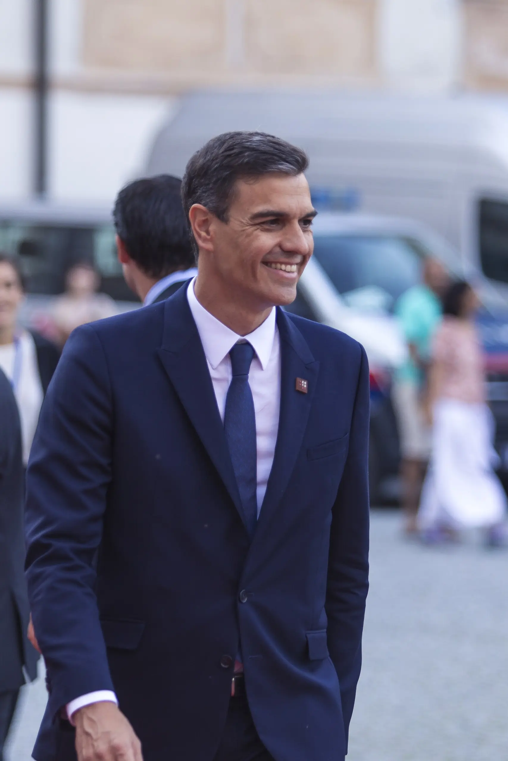 Pedro Sánchez aprueba albergues para migrantes en Ceuta