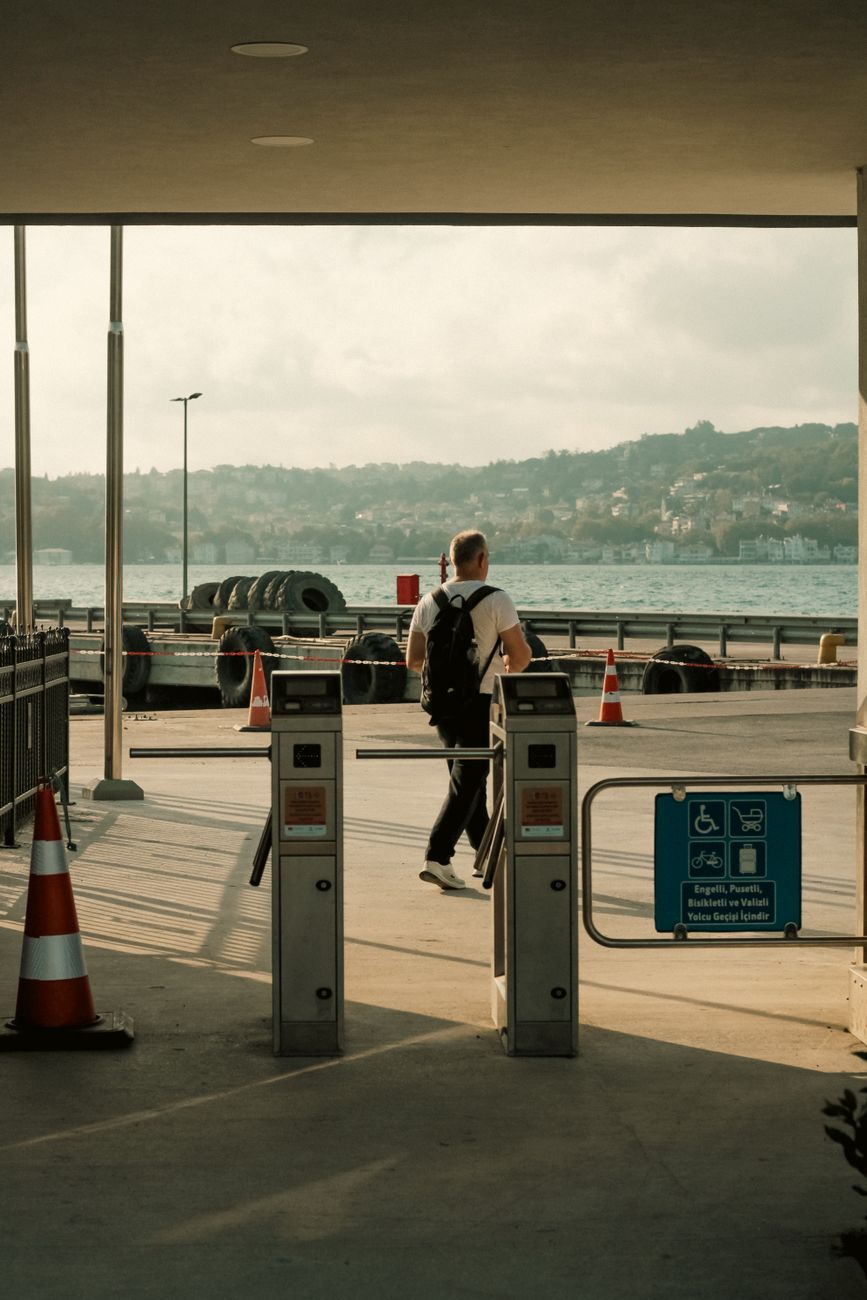 Sánchez denuncia en Ceuta el ataque a la integridad territorial de España y anuncia boyas en el Tarajal