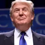 Trump acusa a EE.UU. de "conspiración enfermiza" contra la IA y alaba a China