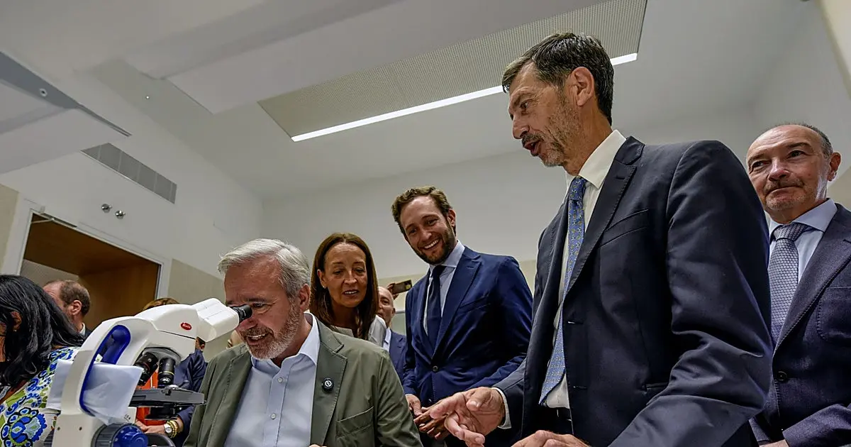 Aznar inaugura en Huesca el edificio que cierra una reivindicación histórica de 30 años