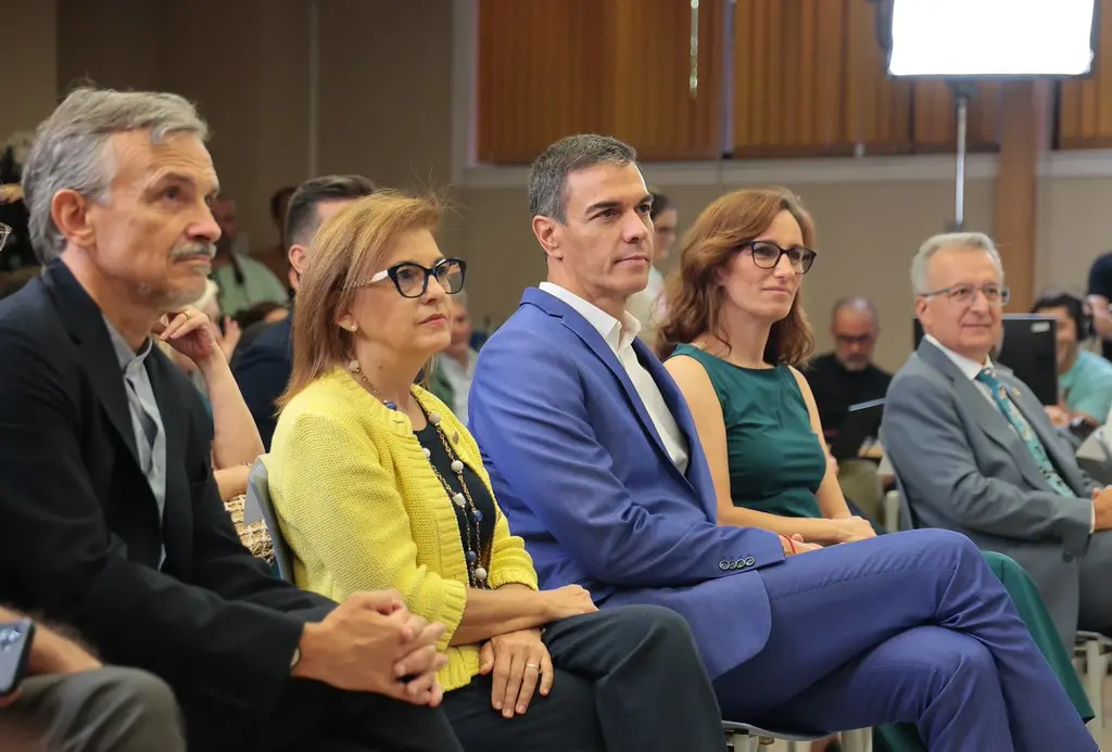 Vivas convierte El Hormiguero en un homenaje a Ceuta: "Si naufraga Ceuta, naufraga España"