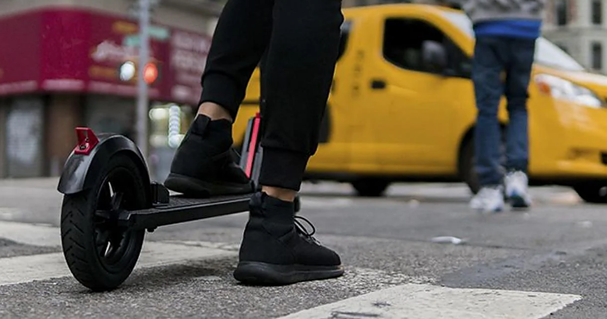 Barcelona abre el debate para volver a permitir patinetes en transporte público