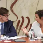 Salvador Illa promete 6% de inversión pública en educación, pero sin plazo concreto