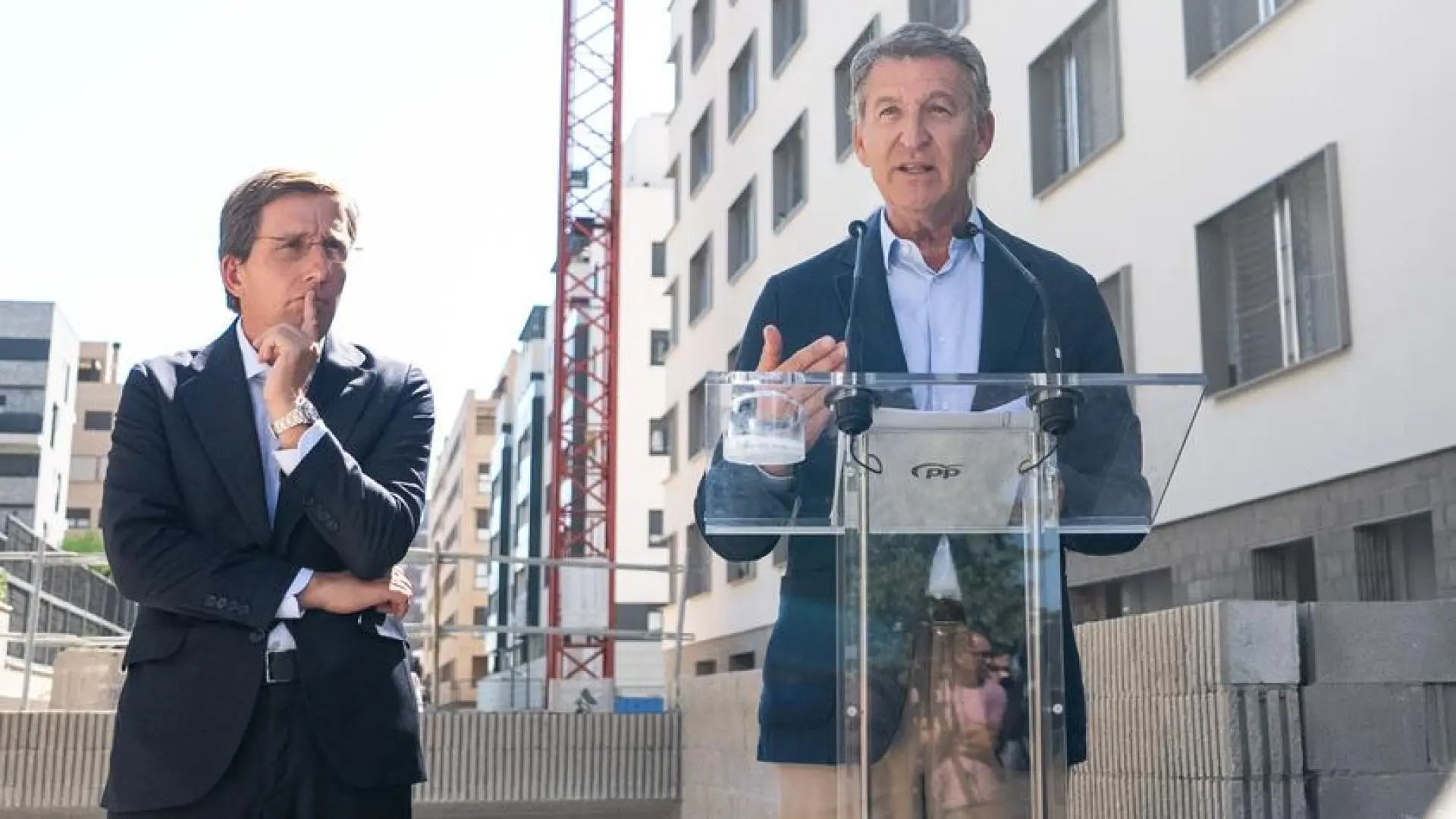 Feijóo lanza su plan de vivienda: 1 millón de pisos, avales al 100% y ley antiokupación