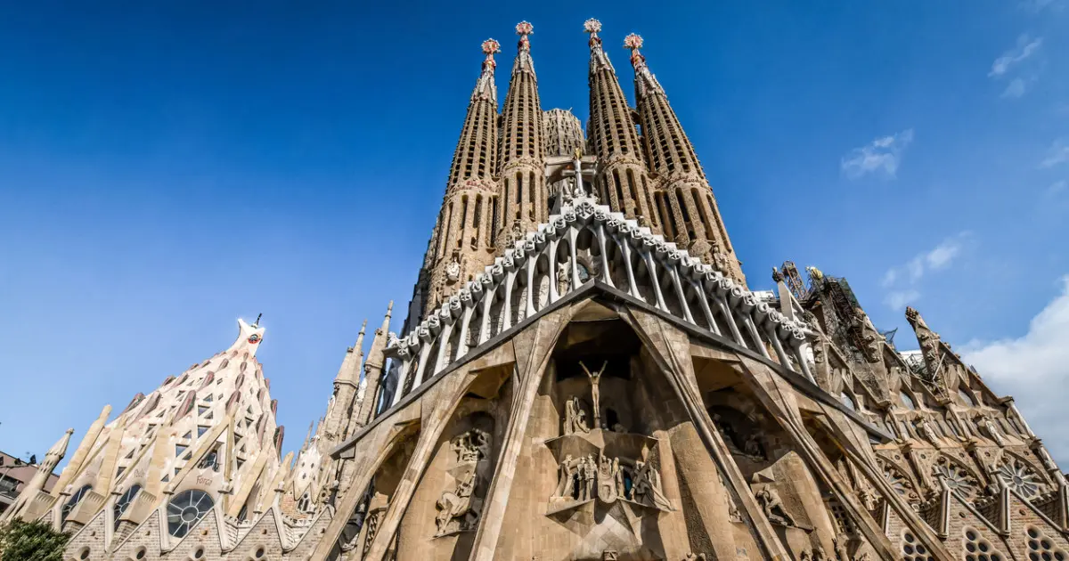 Bloqueo en la Sagrada Familia pone en riesgo 200 viviendas