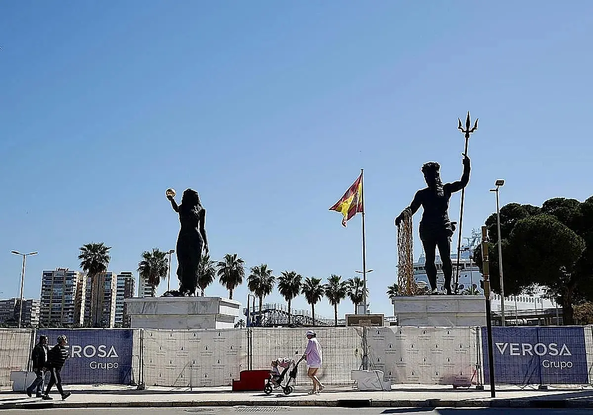 Málaga retiene a Neptuno y Venus: el Ayuntamiento bloquea su retirada con un año de plazo
