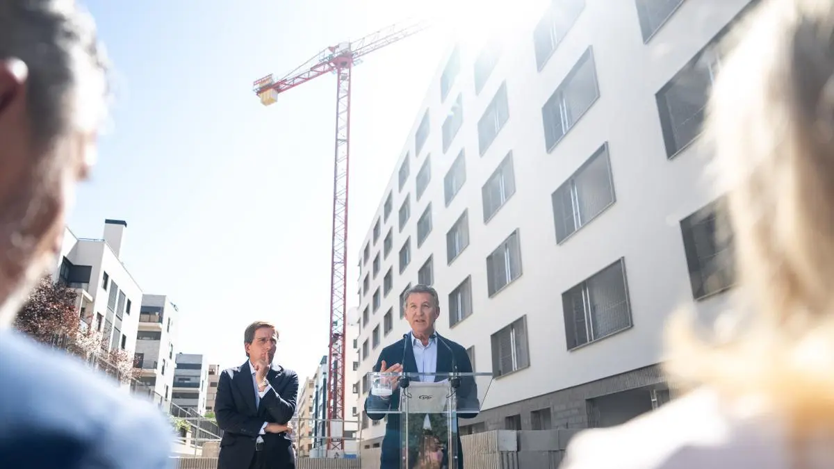 Feijóo promete 1 millón de pisos y derogar la Ley de Vivienda