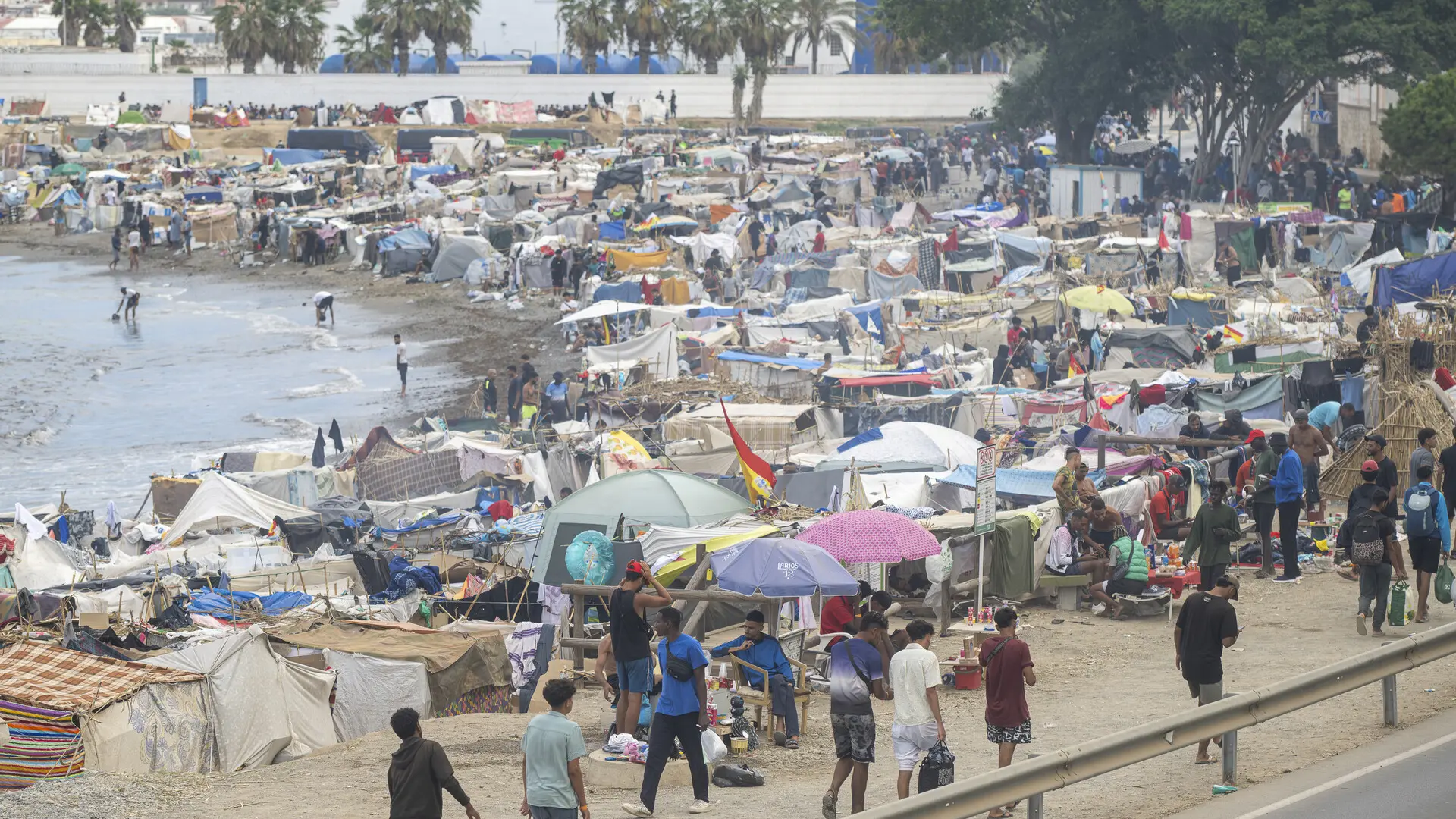 Ceuta supera los 5.400 retornos voluntarios, pero mantiene 700-1.000 menores sin tutela