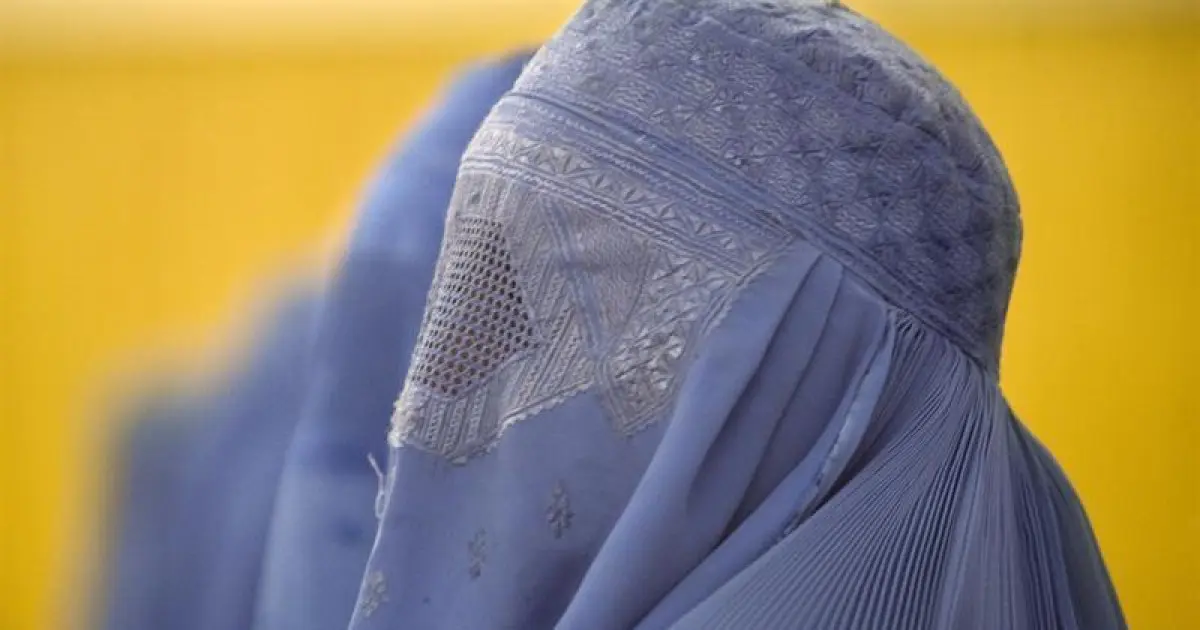 Lérida prohíbe el burka y el niqab pese a la oposición de ERC, PP y Comú