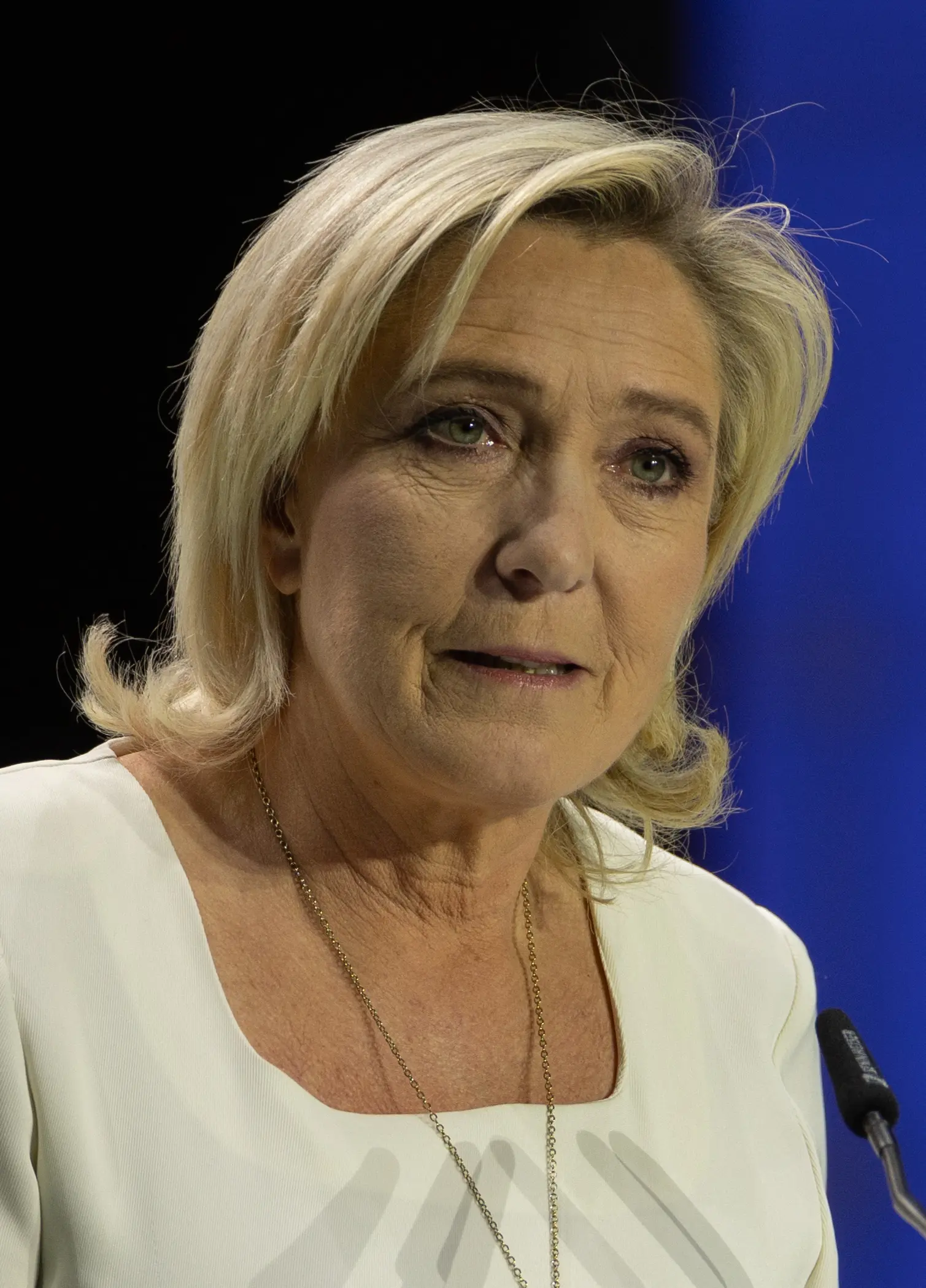 Le Pen lidera con 30% en Francia; Mélenchon y Philippe en carrera al 17%