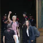 Cuatro policías nacionales juzgados por lesiones graves a Roger Español en el 1-O