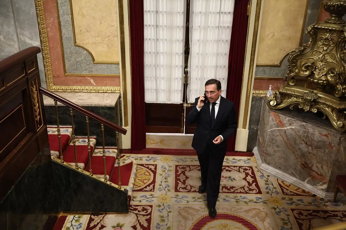 Albares acusa a Tajani y al PP de frenar el catalán en la UE