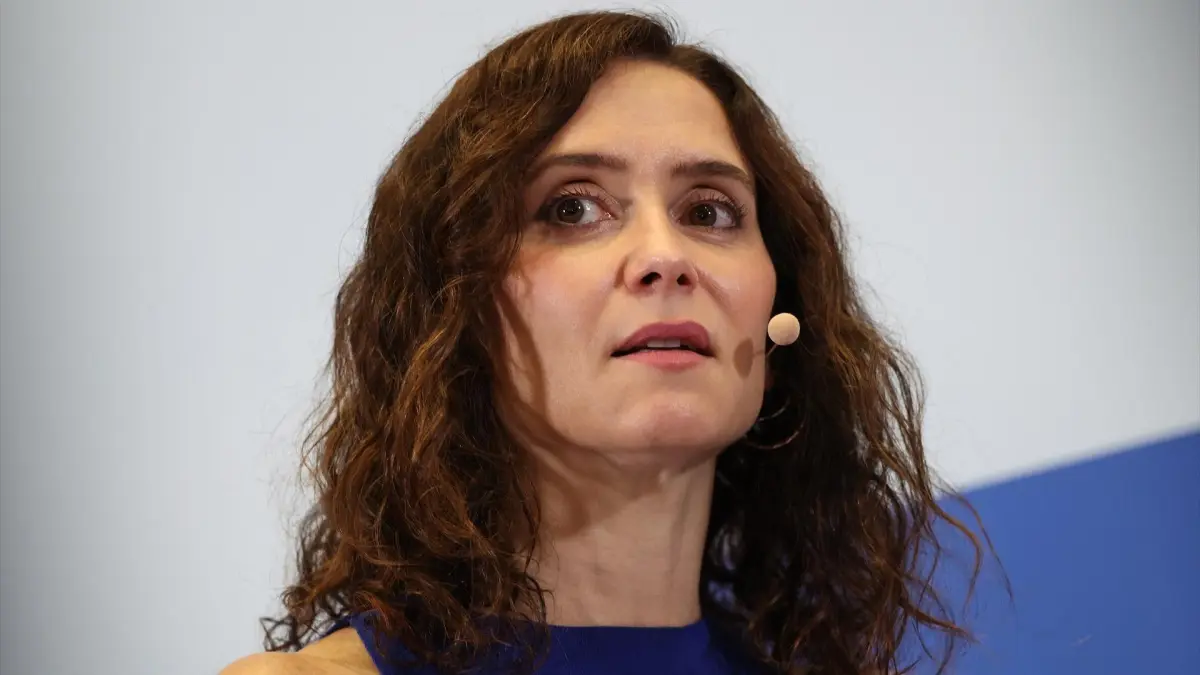 Ayuso evita la UAM: plantón a estudiantes que la acusan de asfixiar las universidades públicas