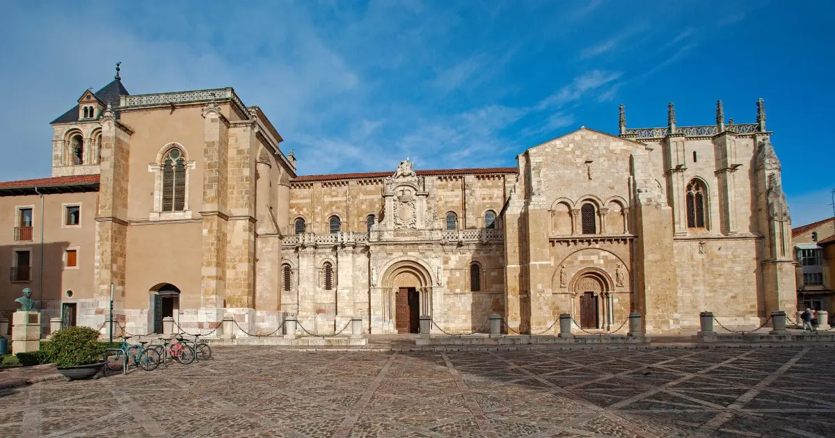 Las Cortes celebran en León su pleno histórico para recordar la cuna del parlamentarismo