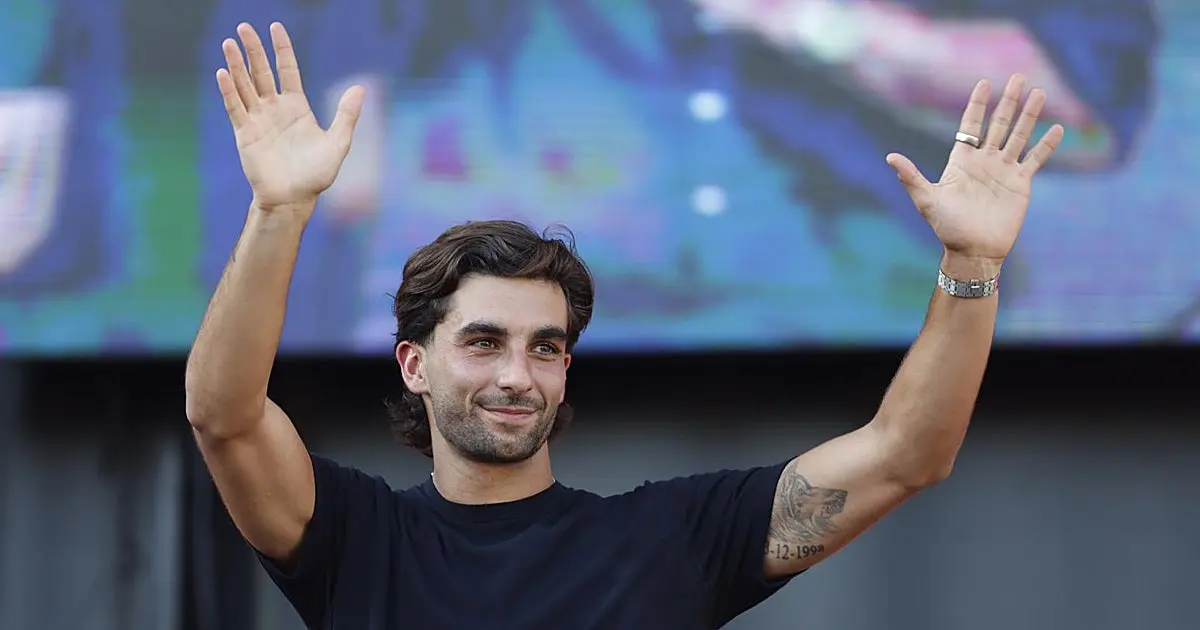 Valencia adopta a Ferran Torres y Grimaldo como hijos predilectos por su título mundial