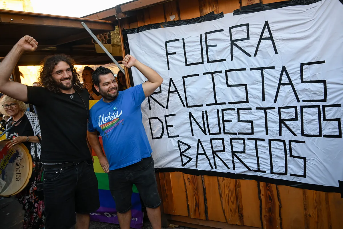 Oviedo condena la agresión a activistas de AMA tras minimizarla el alcalde del PP
