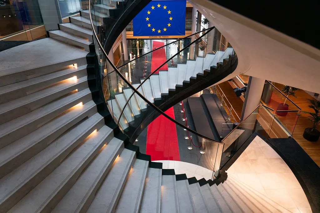 Trump amenaza con aranceles a la UE si Canadá se integra