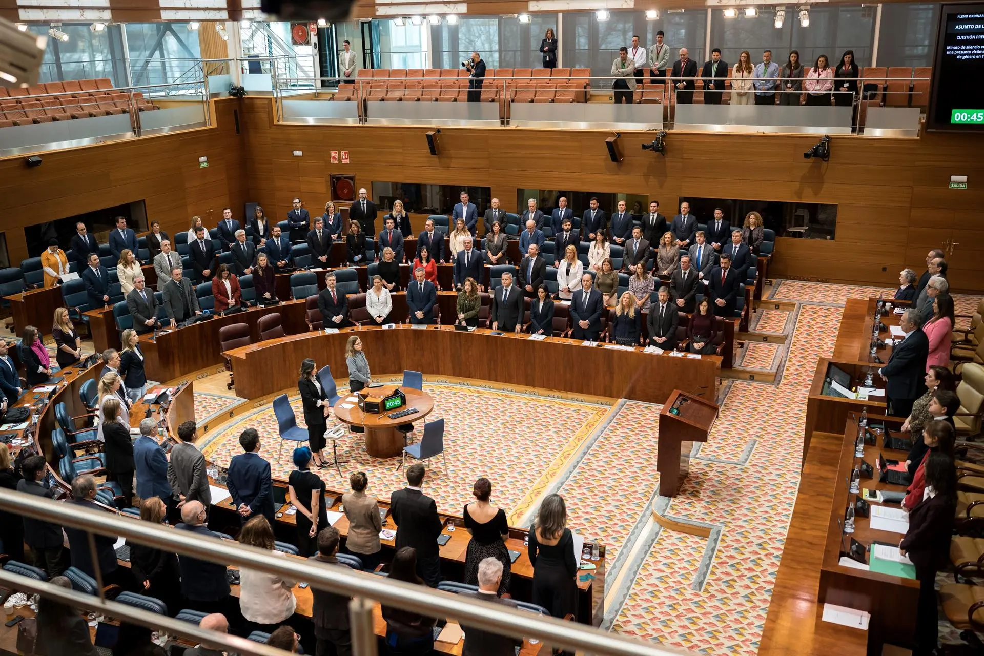 Ayuso defiende el ático de Chambera como oficina temporal