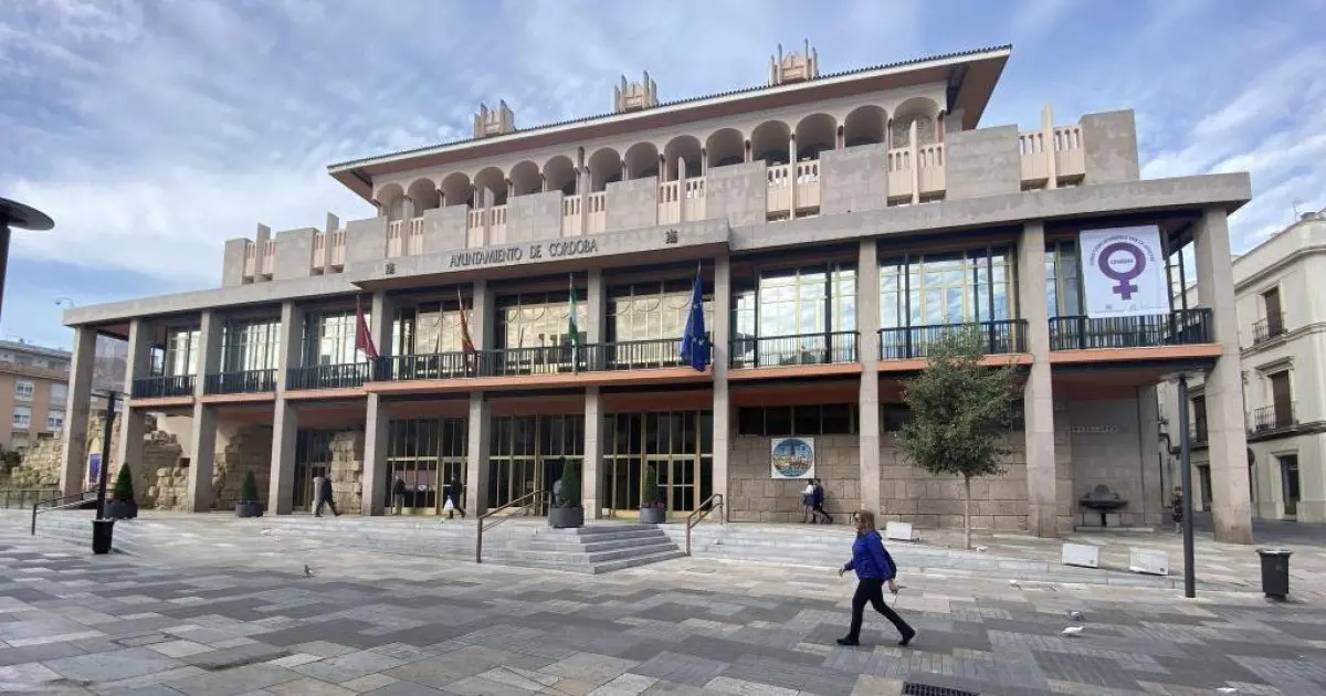 Córdoba aprueba subidas salariales del 1,5% y destina 560.000 euros a publicidad municipal