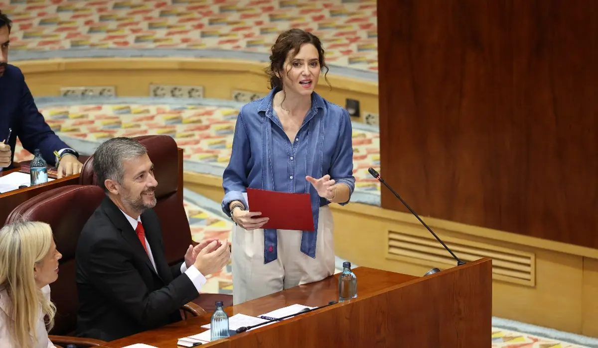 Ayuso reta a Bergerot a repetir sus acusaciones en público