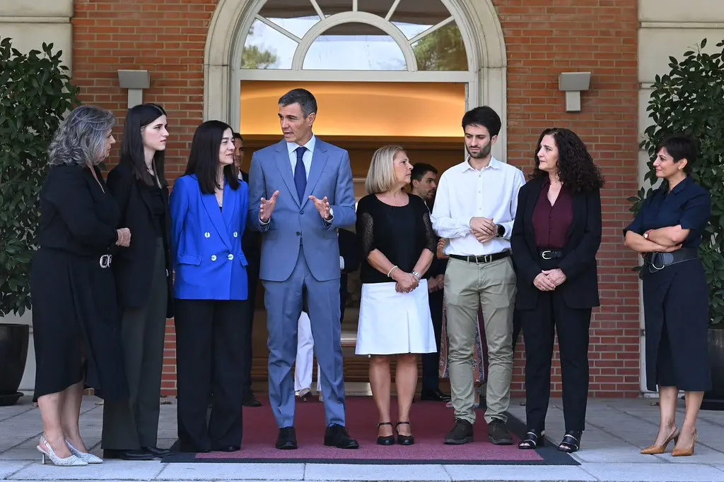 Sánchez visita Niebla y promete ayuda directa a los 11 municipios arrasados por el incendio