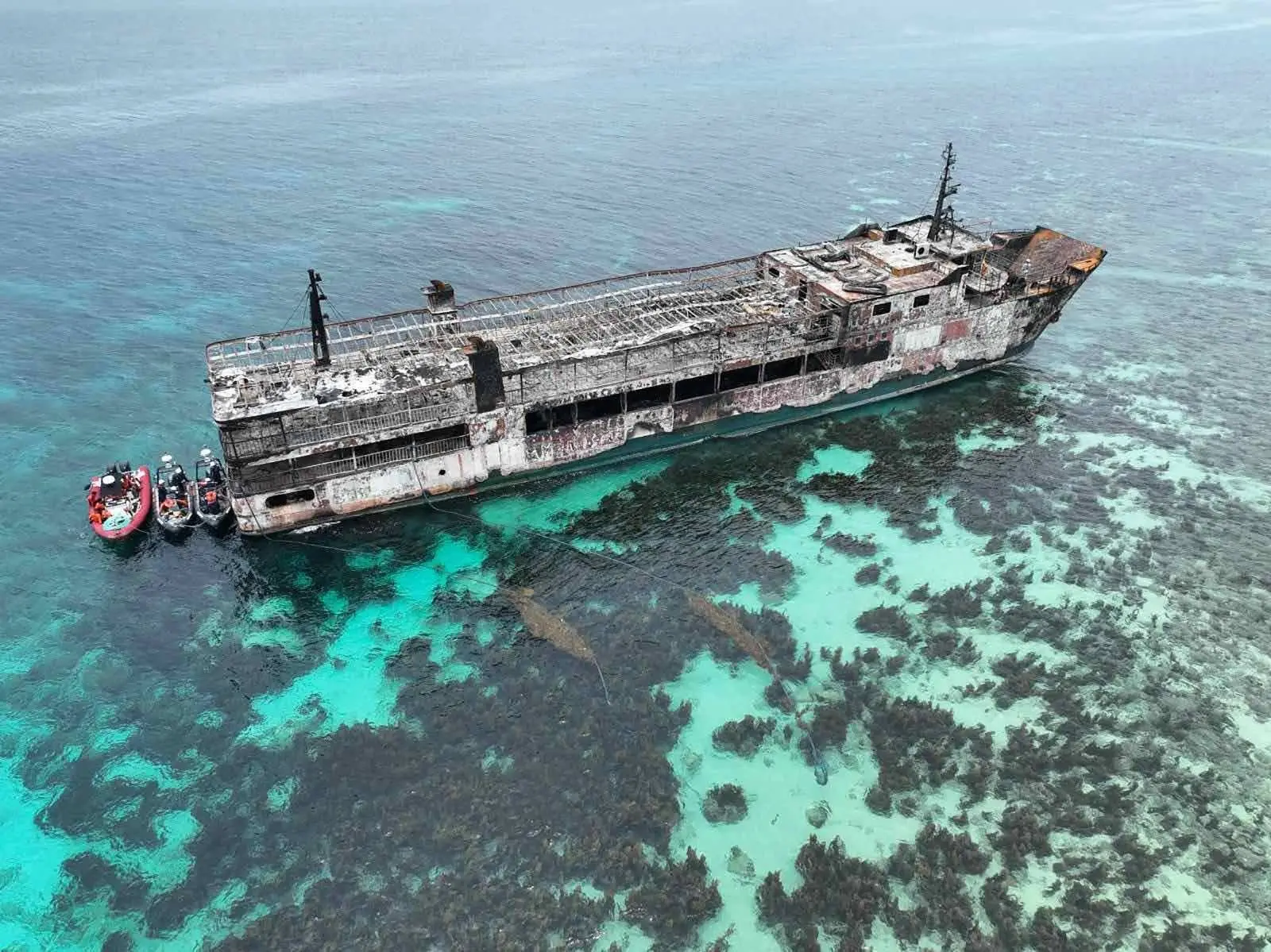 Filipinas eleva a 77 los muertos en el incendio del barco cerca de Corón
