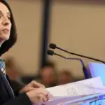 Torró acusa a Feijóo de "falta de autoridad" por callar sobre los escándalos de Ayuso