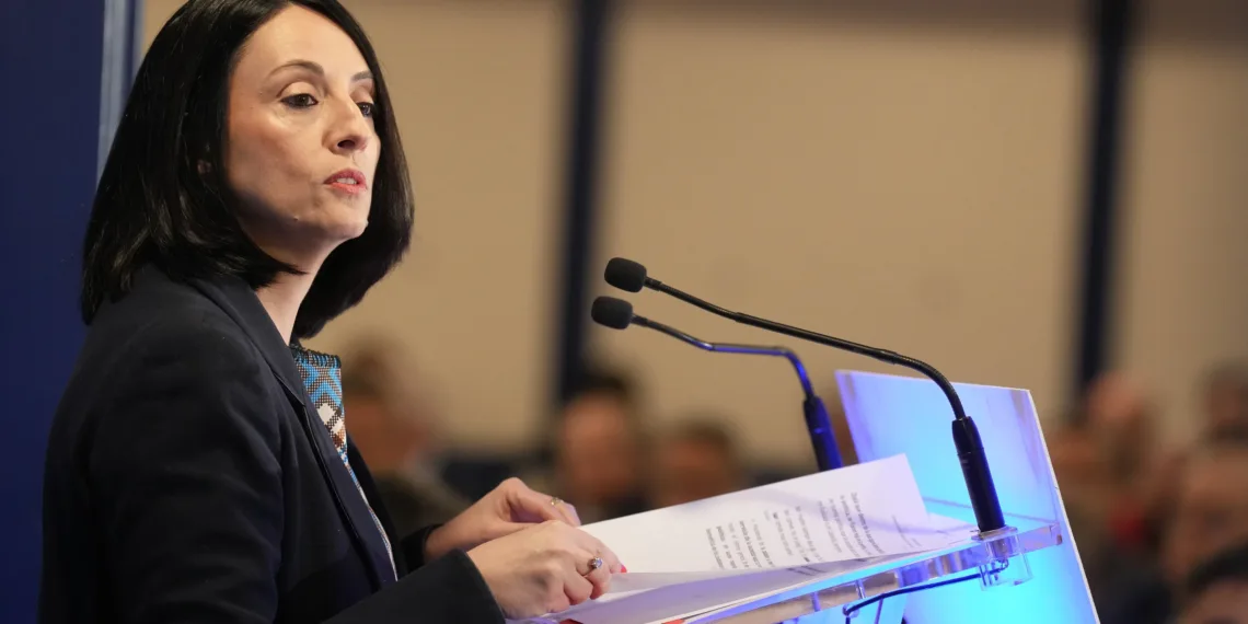 Torró acusa a Feijóo de "falta de autoridad" por callar sobre los escándalos de Ayuso