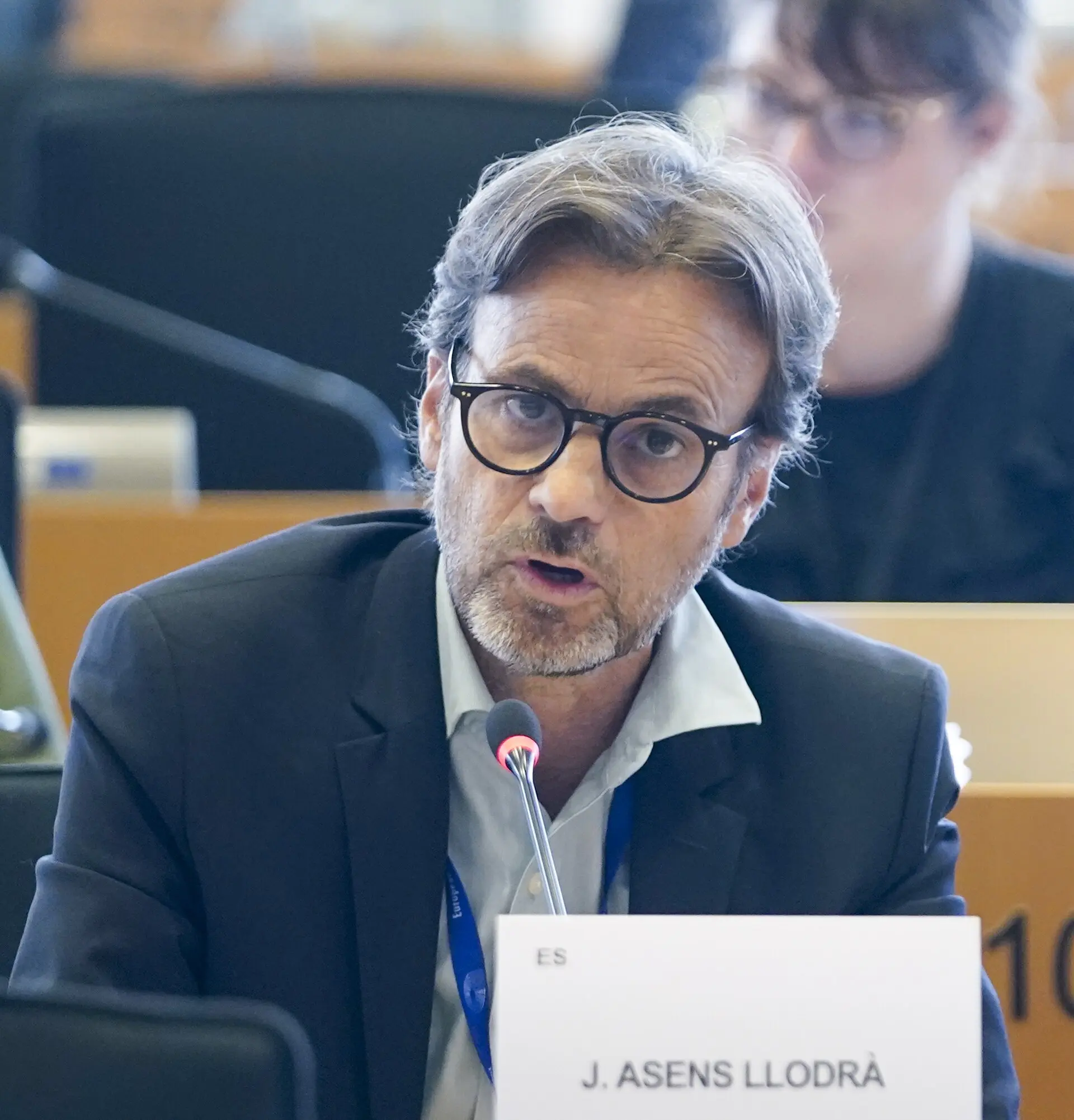 Comuns amenaza con llevar a tribunales la ampliación del Prat por ilegalidad climática