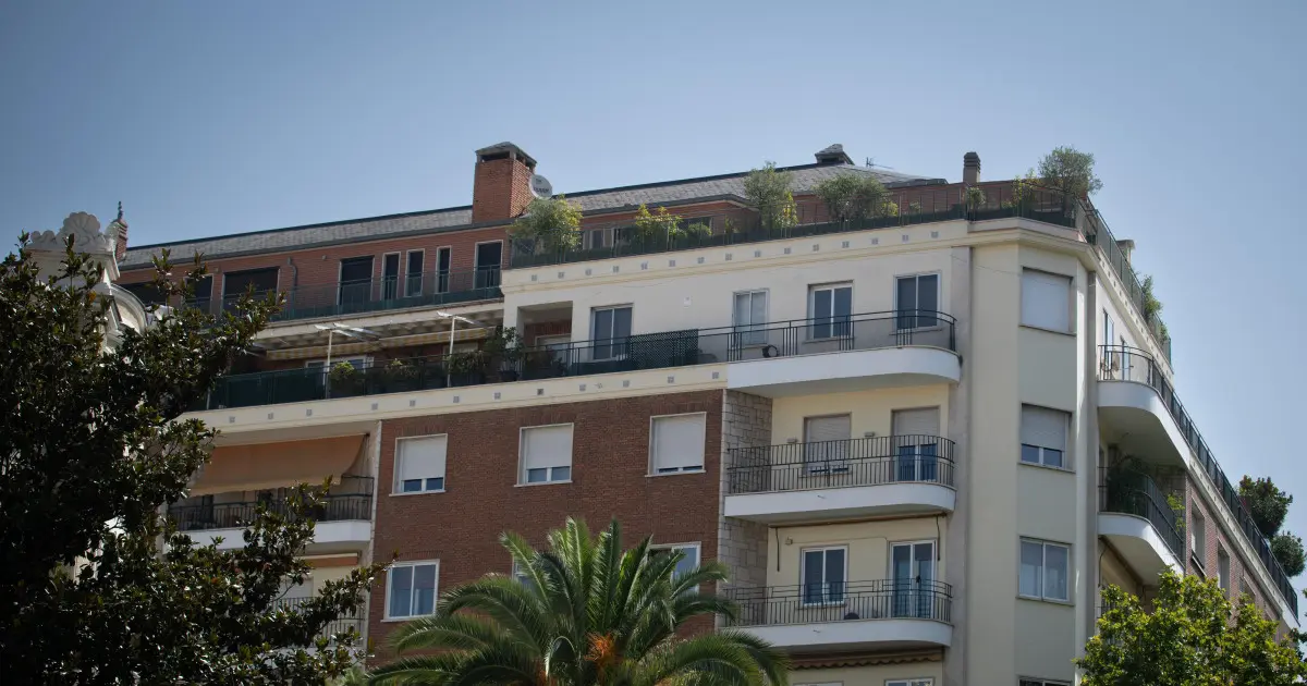 El juzgado de Plaza 8 investiga la compra del ático de la Comunidad de Madrid por prevaricación