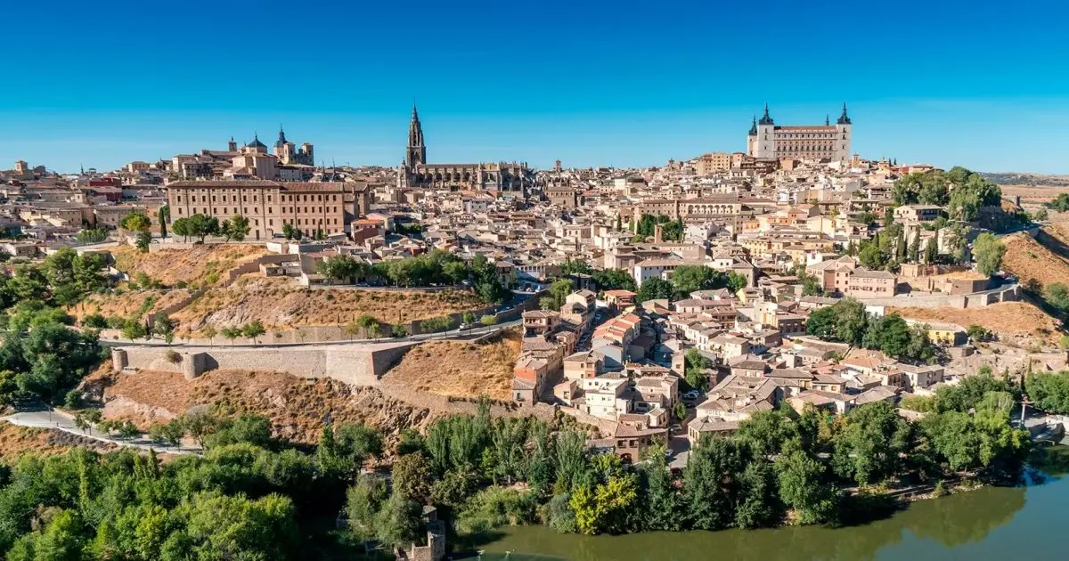 Vox en Toledo exige globos turísticos, vivienda y reversión del Hospital Virgen de la Salud