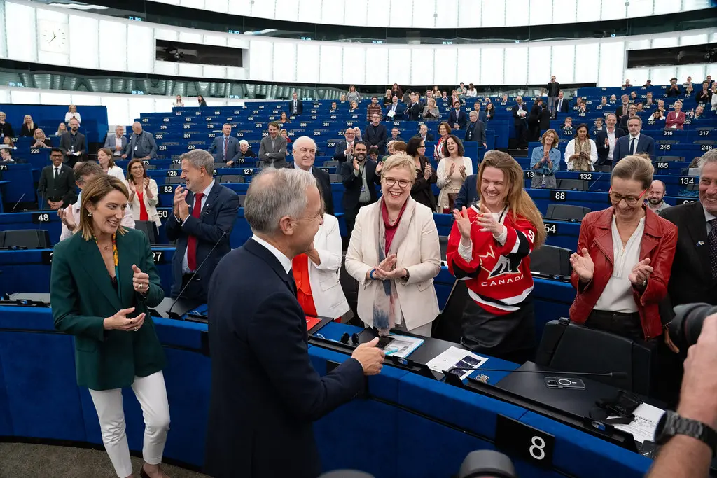 Von der Leyen advierte: la UE no puede regular IA sin acuerdo global