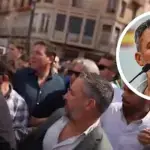 Santiago Abascal sufre agresión física en Tarragona durante su gira por Cataluña Santiago Abascal sufre agresión física en Tarragona durante su gira por Cataluña