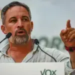 Abascal justifica la agresión ultra en Oviedo: "A quien insulta a Vox le pasan estas cosas"