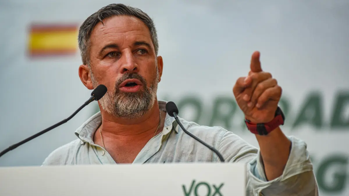 Abascal justifica la agresión ultra en Oviedo: "A quien insulta a Vox le pasan estas cosas"