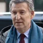 Feijóo negocia con Junts y enfada a Fernández: el PP busca equilibrios imposibles en Cataluña