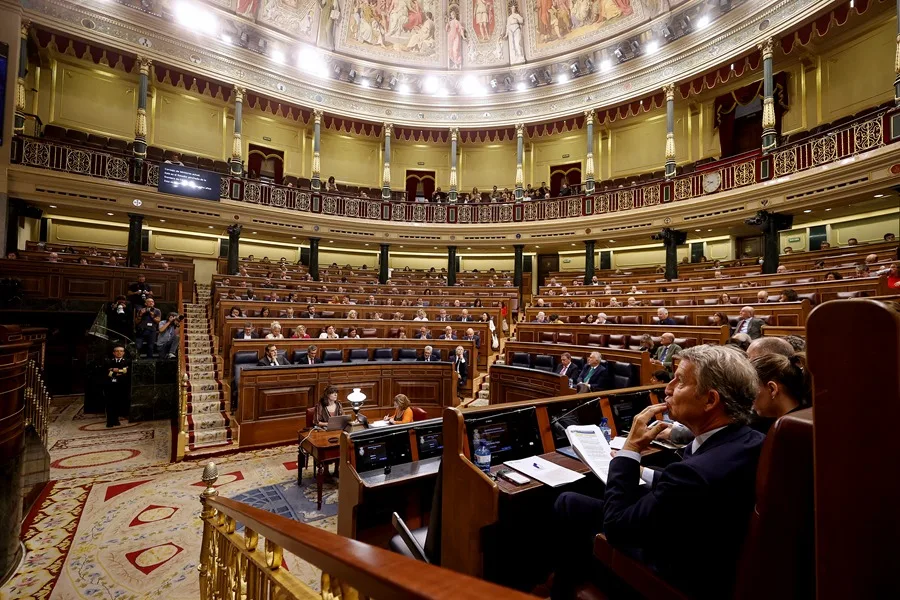 Congreso precinta baños tras espray tóxico en pleno control al Gobierno