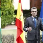 Bolaños acusa a PP y Vox de servir a especuladores y bloquear el decreto de vivienda