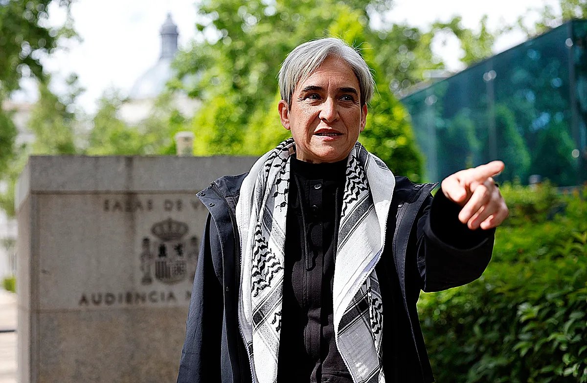 Ada Colau se ofrece como candidata electoral si Podemos entra en la lista