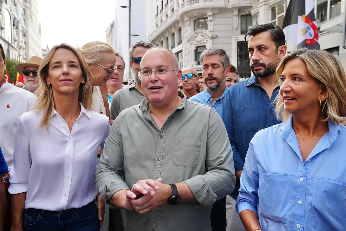 Feijóo acelera congresos autonómicos del PP, pero pospone decisiones clave por Ceuta