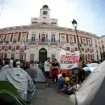 La Acampada de Sol presiona al Gobierno con un ultimátum hasta el martes La Acampada de Sol presiona al Gobierno con un ultimátum hasta el martes