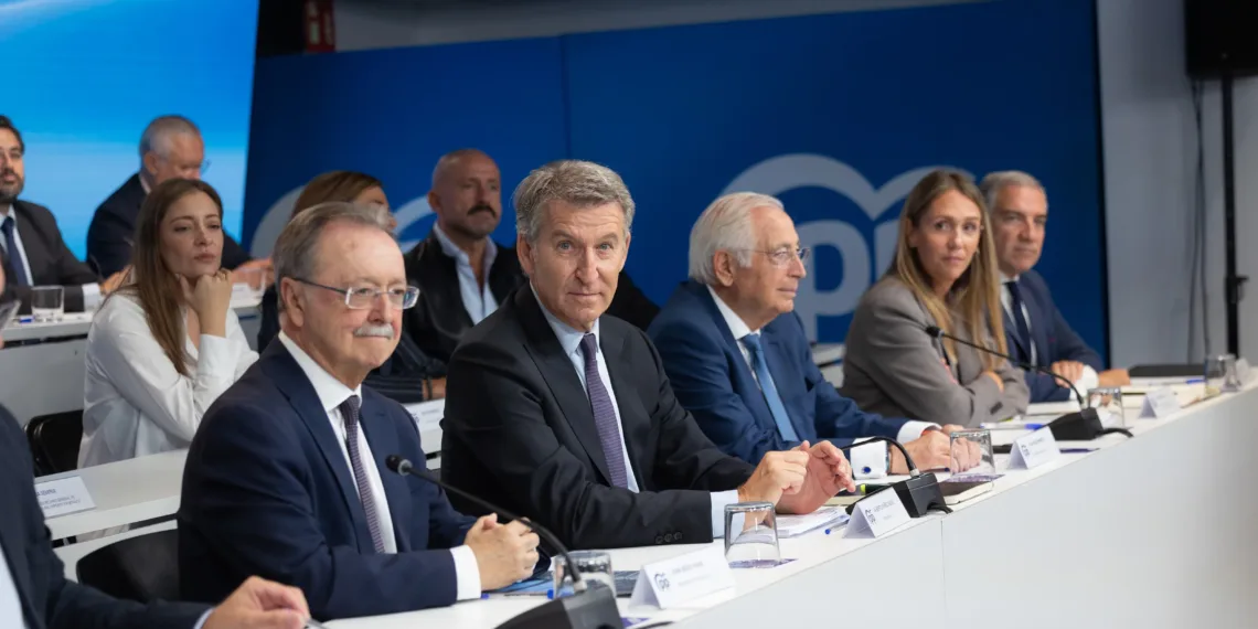 El PP limpiará todo si gana en 2027, advierte Feijóo