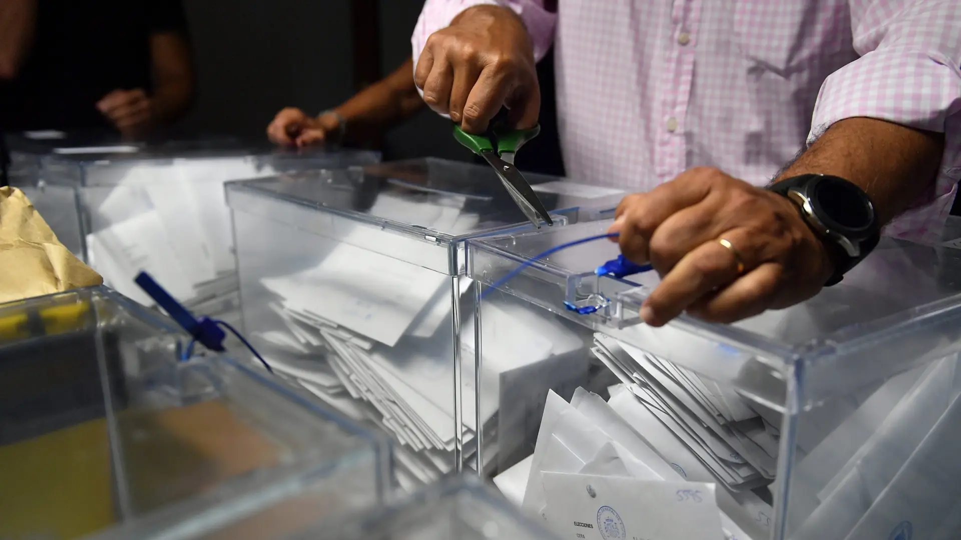 La minoría de la JEC exige revisar 3.000 inscripciones de nietos