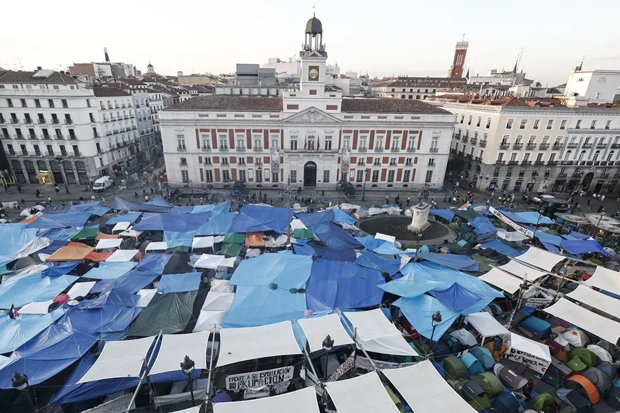 Madrid da 48 horas para desmantelar la acampada de Sol o irá a los tribunales