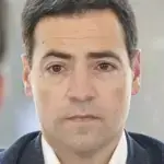 Pradales acusa a Sánchez de tardanza y amenaza con fin de legislatura